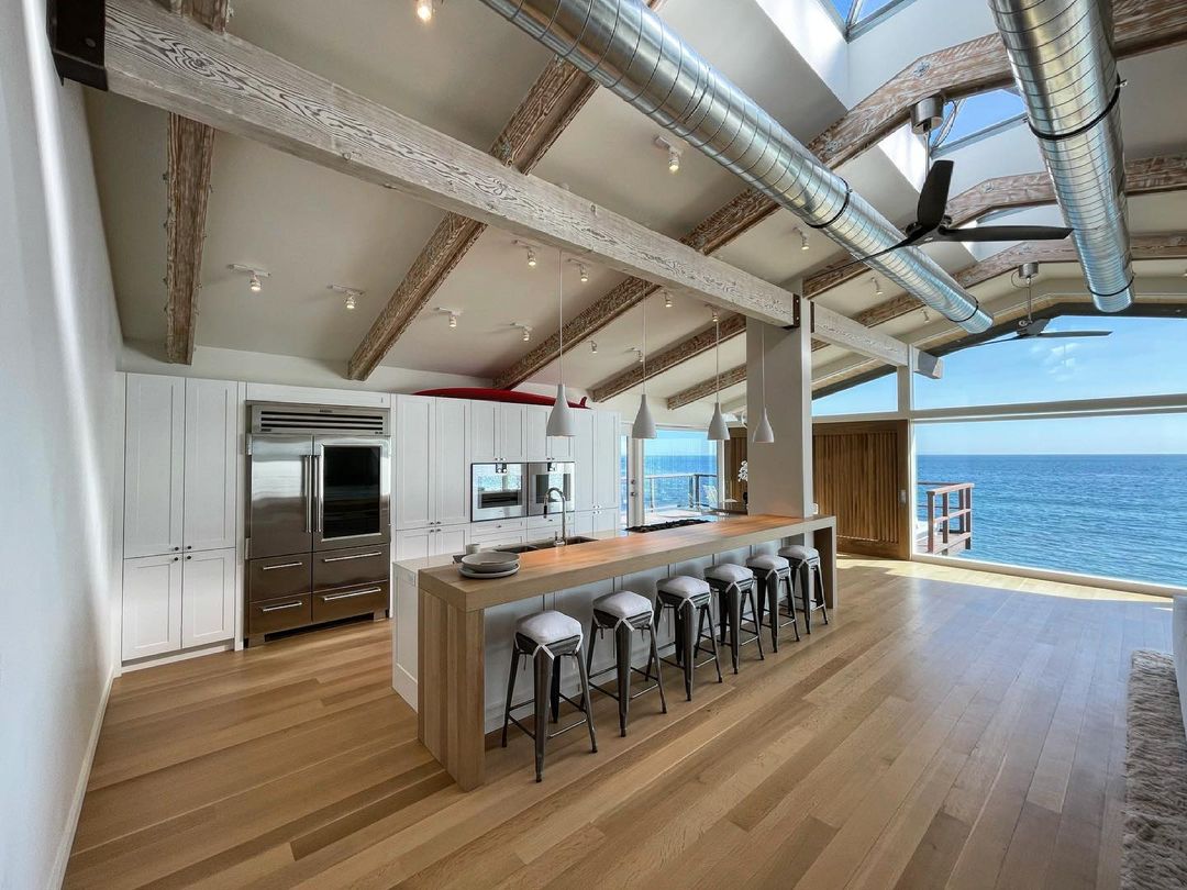 I’ve designed and built many homes here in Malibu, this is without a doubt one of my favorites. The best little beach house on the best little beach. Private showings are available. #scottgillendesign #paradicecove