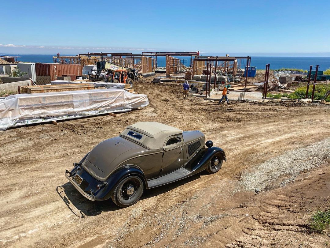 Today we load the roof, The Case House Five….. 12,500 ft.² of absolute perfection. The pool is 152 feet long, dehumidified and humidified as well as purified air is a must going forward….. extra dry storage, generator and other amenities that might come in handy. The case is located on a 24 acre Blufftop site, complete with walking trails dog lickers and poop bags and a bench’s for you to rest you ass…… hot rod not included……. What do you think is needed going forward ? #photooftheday #art #photography #gillenit #design #architecture #california #interiordesign #losangeles #decor #realestate #interiors #interiordesigner #malibu #midcenturymodern #luxuryhome #architecturedesign #luxurylisting #dreamhomes #unvarnished #thecase #themalibuseries #unvarnishedCo #thenewcastle #scottgillendotcom As always if I can show you this home please feel free to reach out.