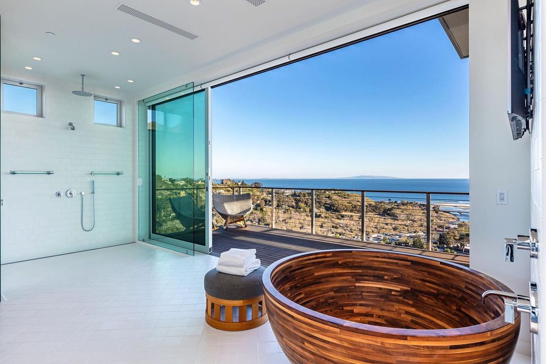 I love full exposure and I love keeping it simple. This is about as simple and complex as it gets. You have no idea…. #scottgillendesign #masterbathroom #malibu